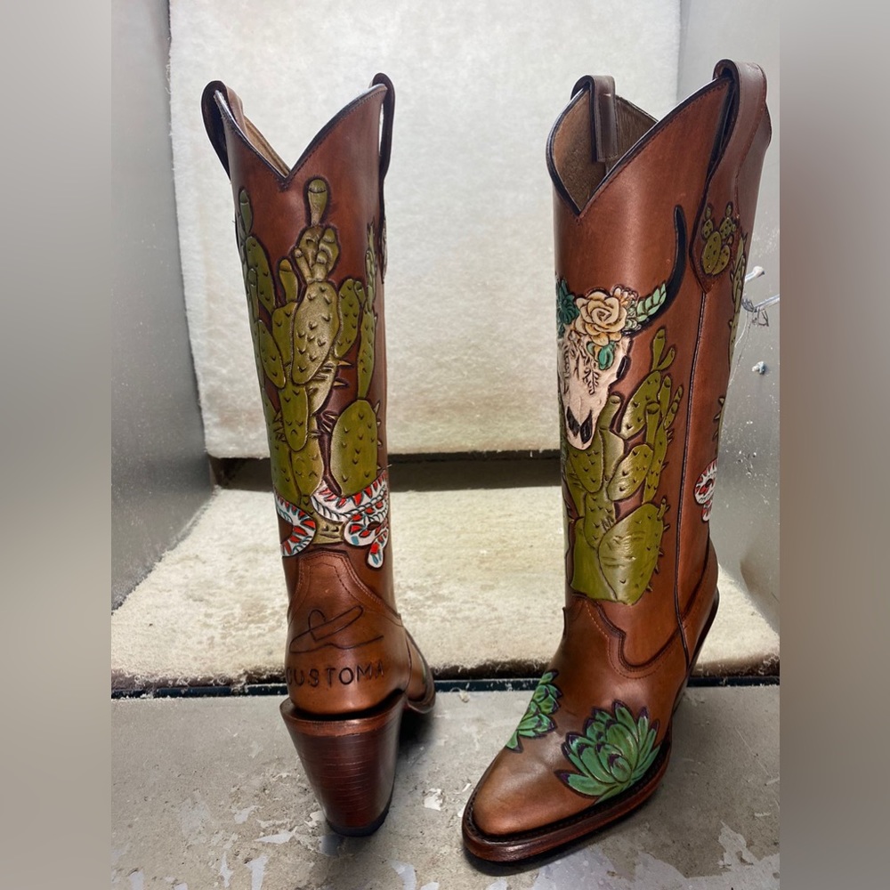 Customa desert women’s boot coming soon